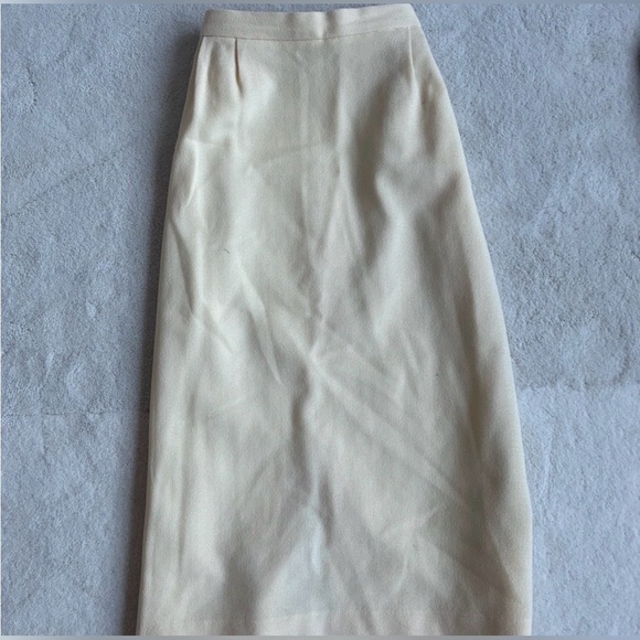 Tahari Dresses & Skirts - Tahari Cream Midi Pencil Skirt